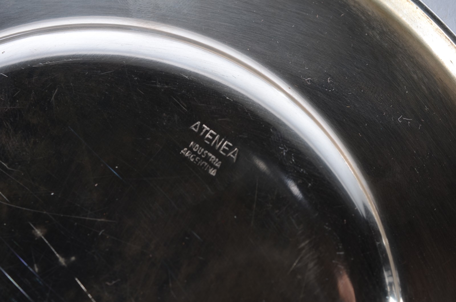 Diversas peças de metal prateado com 10 peças, sendo jarra para água... - foto 4 de 7
