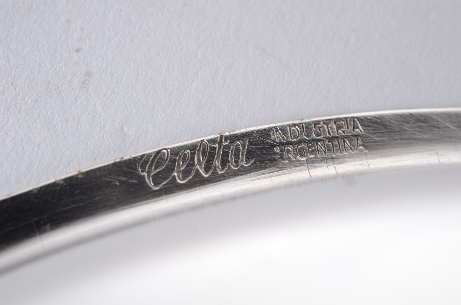 Diversas peças de metal prateado com 10 peças, sendo jarra para água... - foto 7 de 7