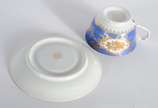 JYOTO,  - Aparelho de jantar de porcelana japonesa "Jyoto", branca com tarja azul turquesa decorada com guirlandas e frisos dourados, composto de: 24 pratos ras