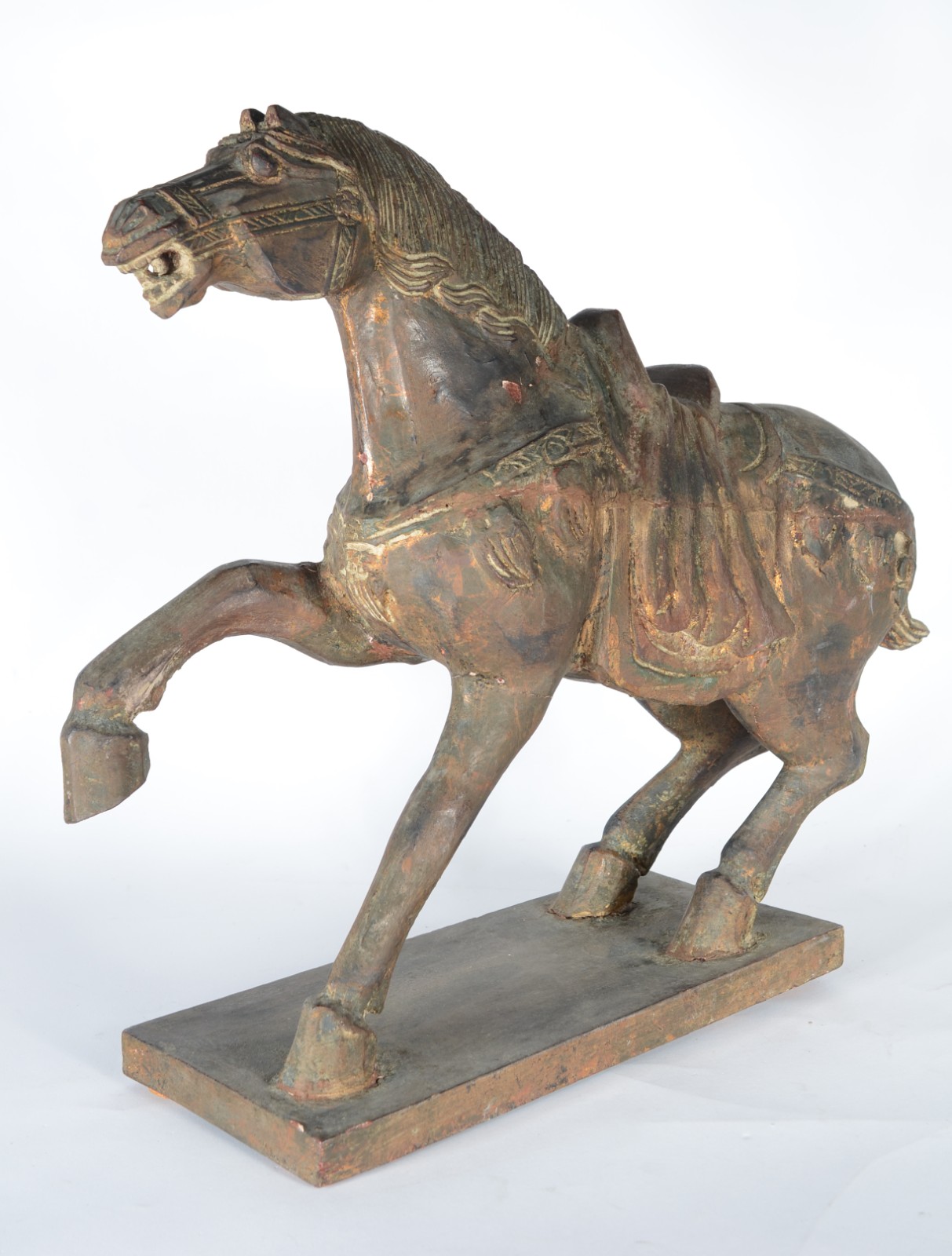 Escultura de madeira patinada representando cavalo, ao gosto... - foto 2 de 7
