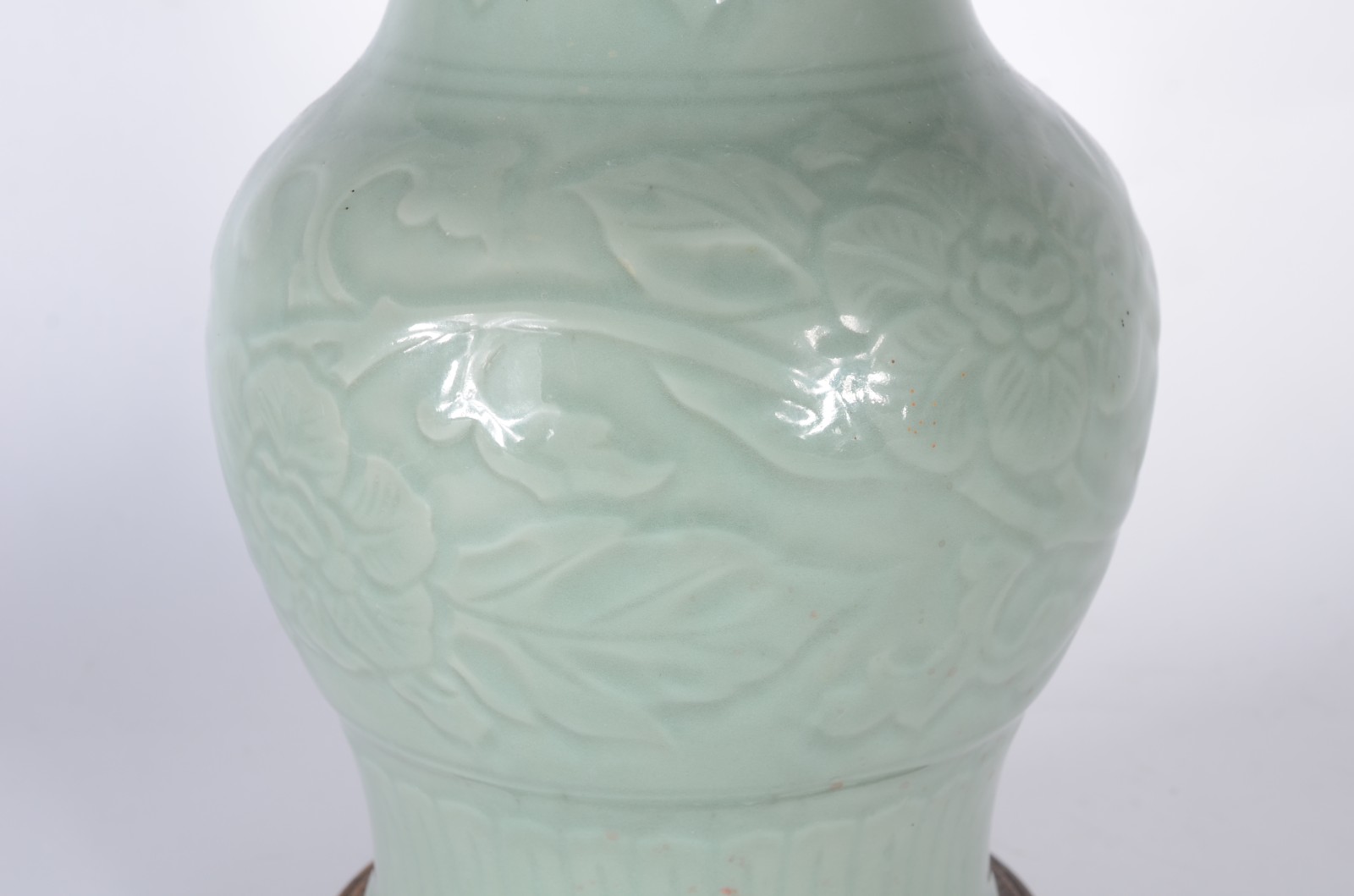 Vaso de porcelana verde ao gosto chines "Celadon" trabalhado com... - foto 2 de 4