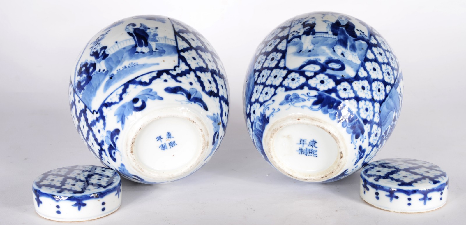 Par de potiches de porcelana chinesa decorados com figuras típicas e... - foto 5 de 7