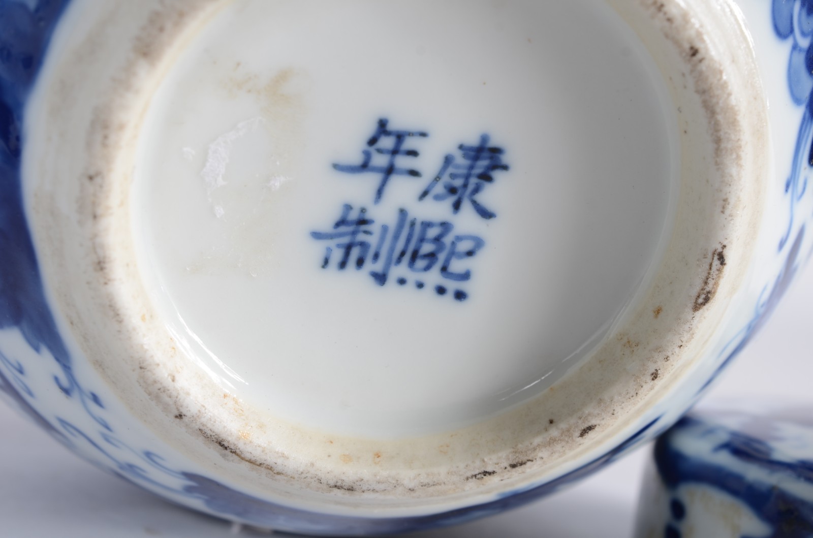 Par de potiches de porcelana chinesa decorados com figuras típicas e... - foto 7 de 7