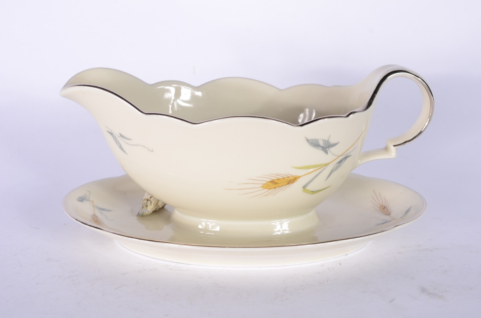 Aparelho de jantar de porcelana tcheca na cor bege com delicada... - foto 7 de 11