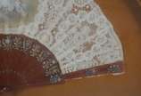 Antigo leque com detalhes em renda, emoldurado.... - Antigo leque com detalhes em renda, emoldurado. Desgastes do tempo.