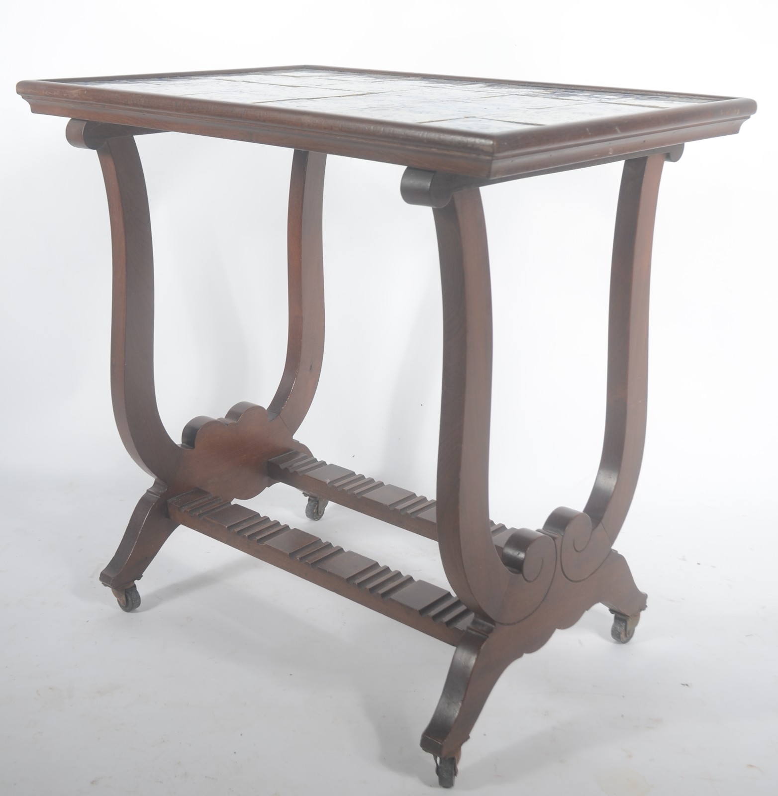 Mesa auxiliar de madeira nobre, tampo com azulejos decorados com... - foto 1 de 5