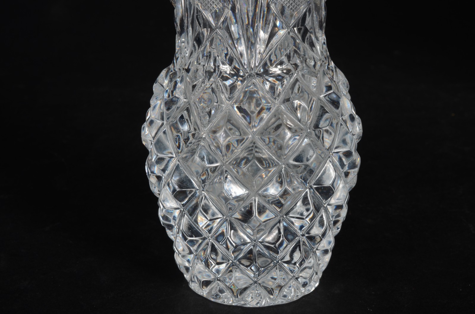 Três peças de cristal tcheco lapidado, sendo cesta, fruteira e... - foto 7 de 11