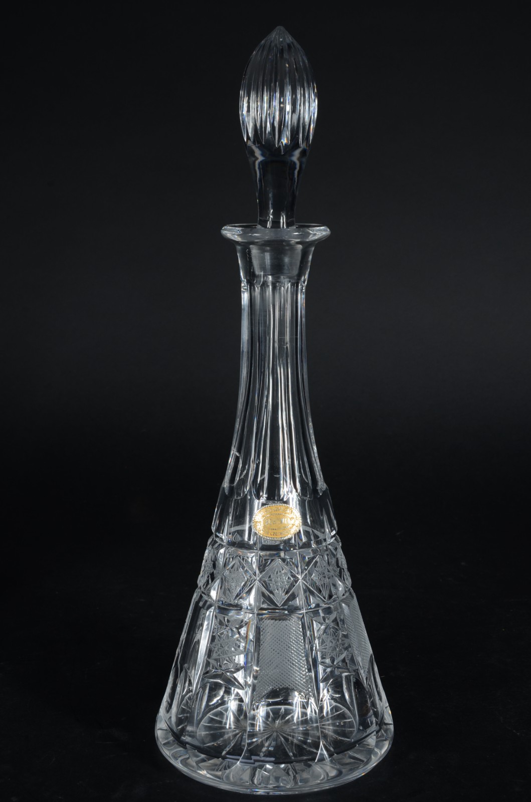 Garrafa de cristal tcheco lapidado. - foto 1 de 6