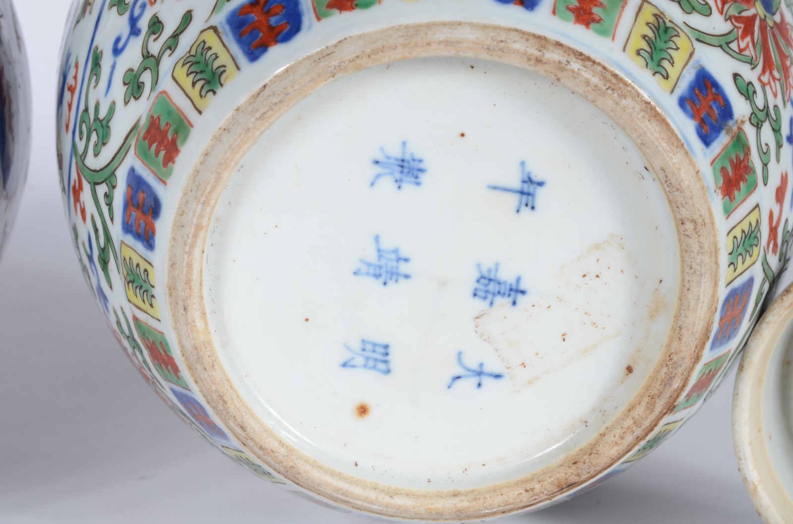 Par de potiches em porcelana chinesa, de formato ovalado, ornados em... - foto 6 de 7