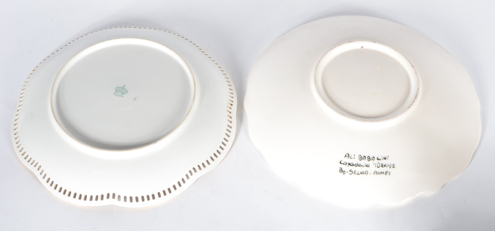 Cinco peças de porcelana de diversas procedências, sendo: 2 molheiras... - foto 3 de 11