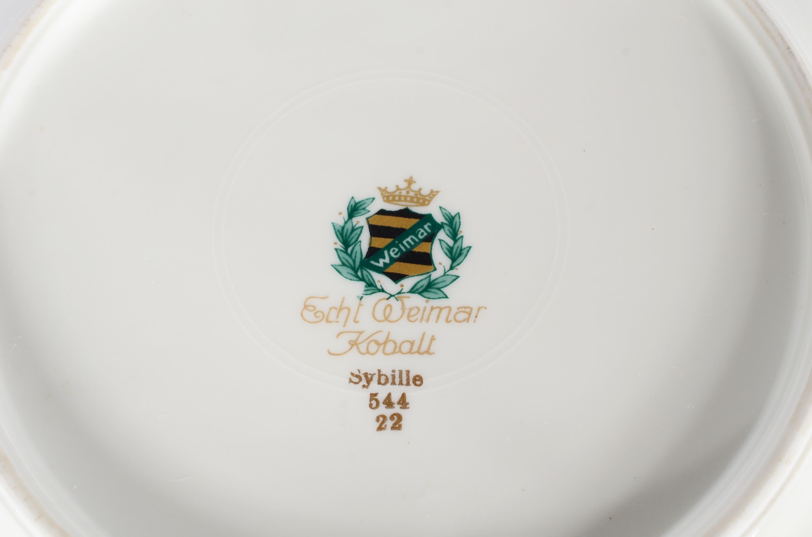 Duas peças de porcelana azul cobalto, sendo: fruteira com alças... - foto 8 de 8