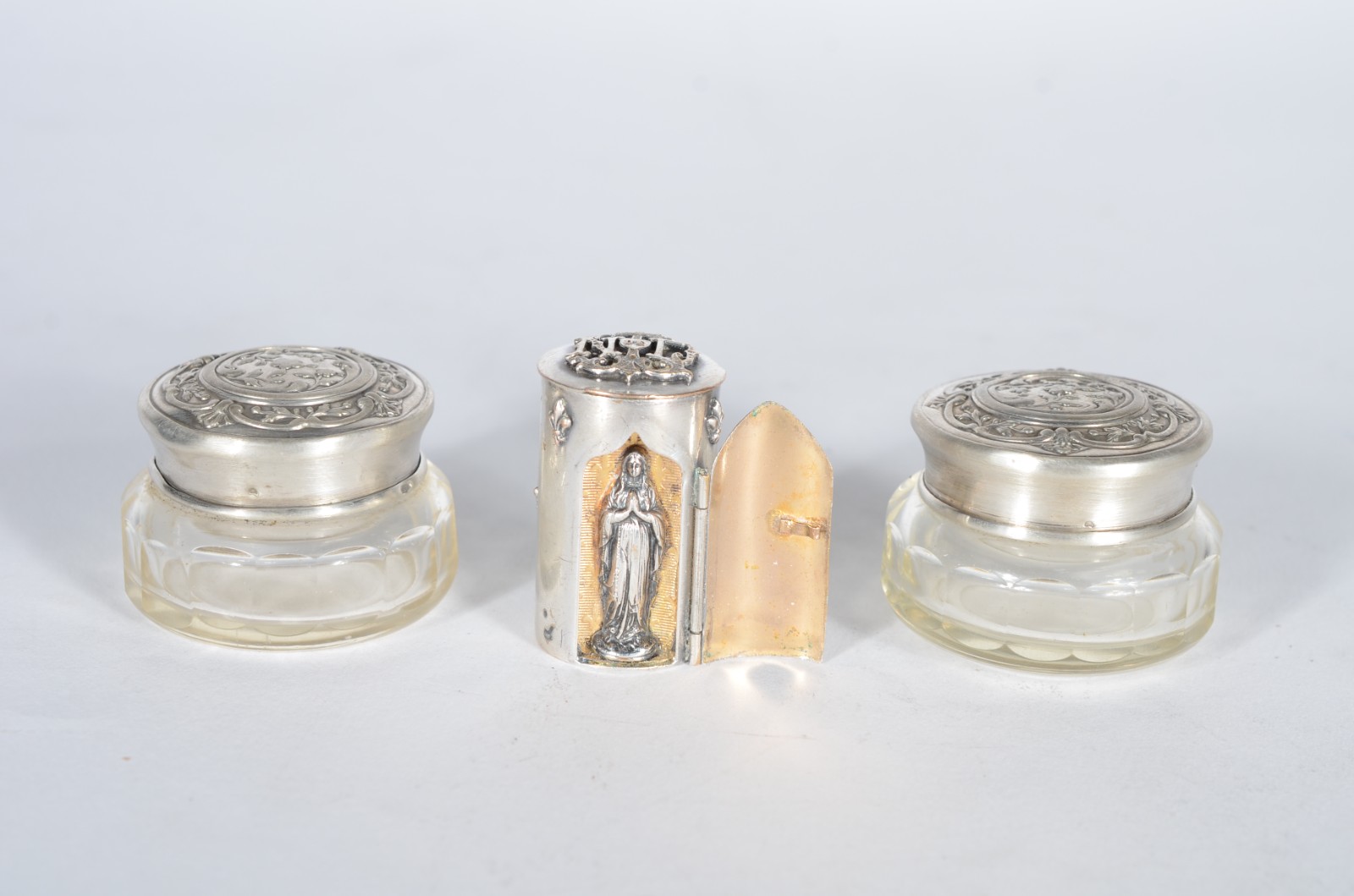 Lote com 11 peças pequenas de prata de lei, tres delas com... - foto 4 de 8