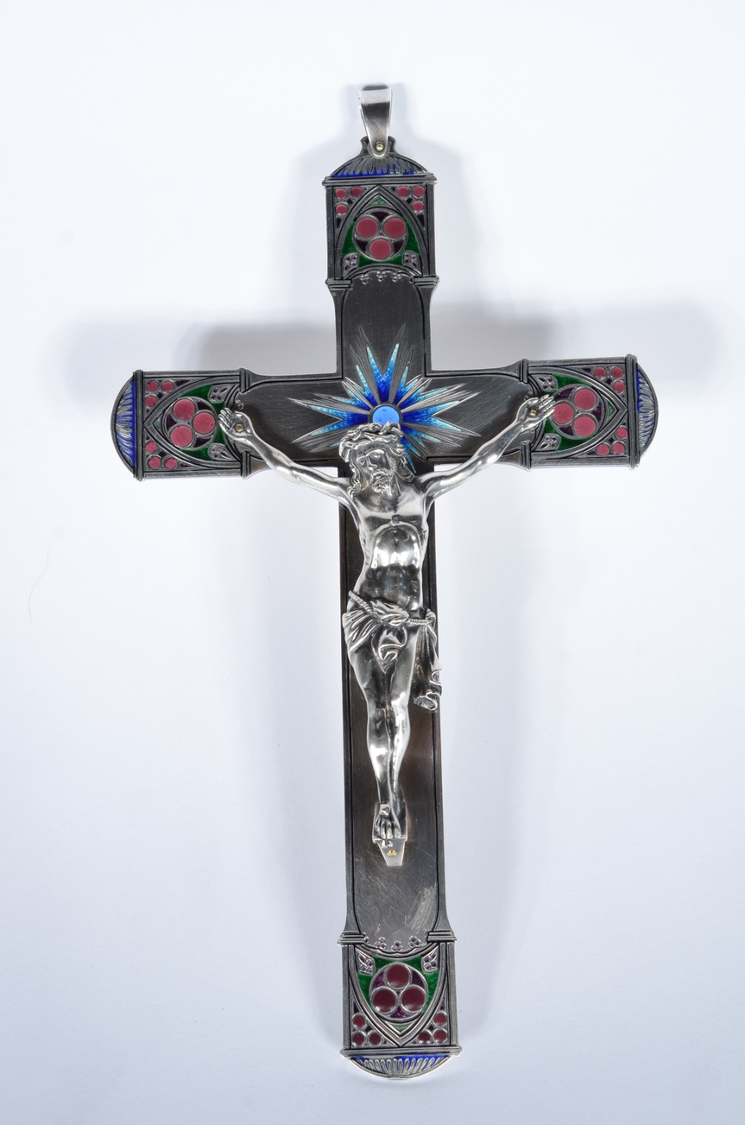 Crucifixo de prata de lei com figura de Cristo ricamente trabalhada... - foto 2 de 7