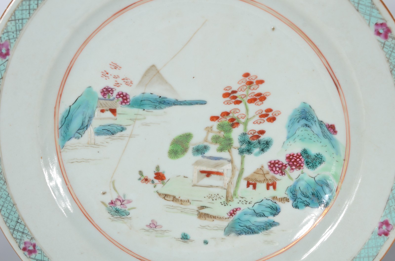 Três antigo pratos de porcelana chinesa. Um deles com fio de cabelo. - foto 7 de 8