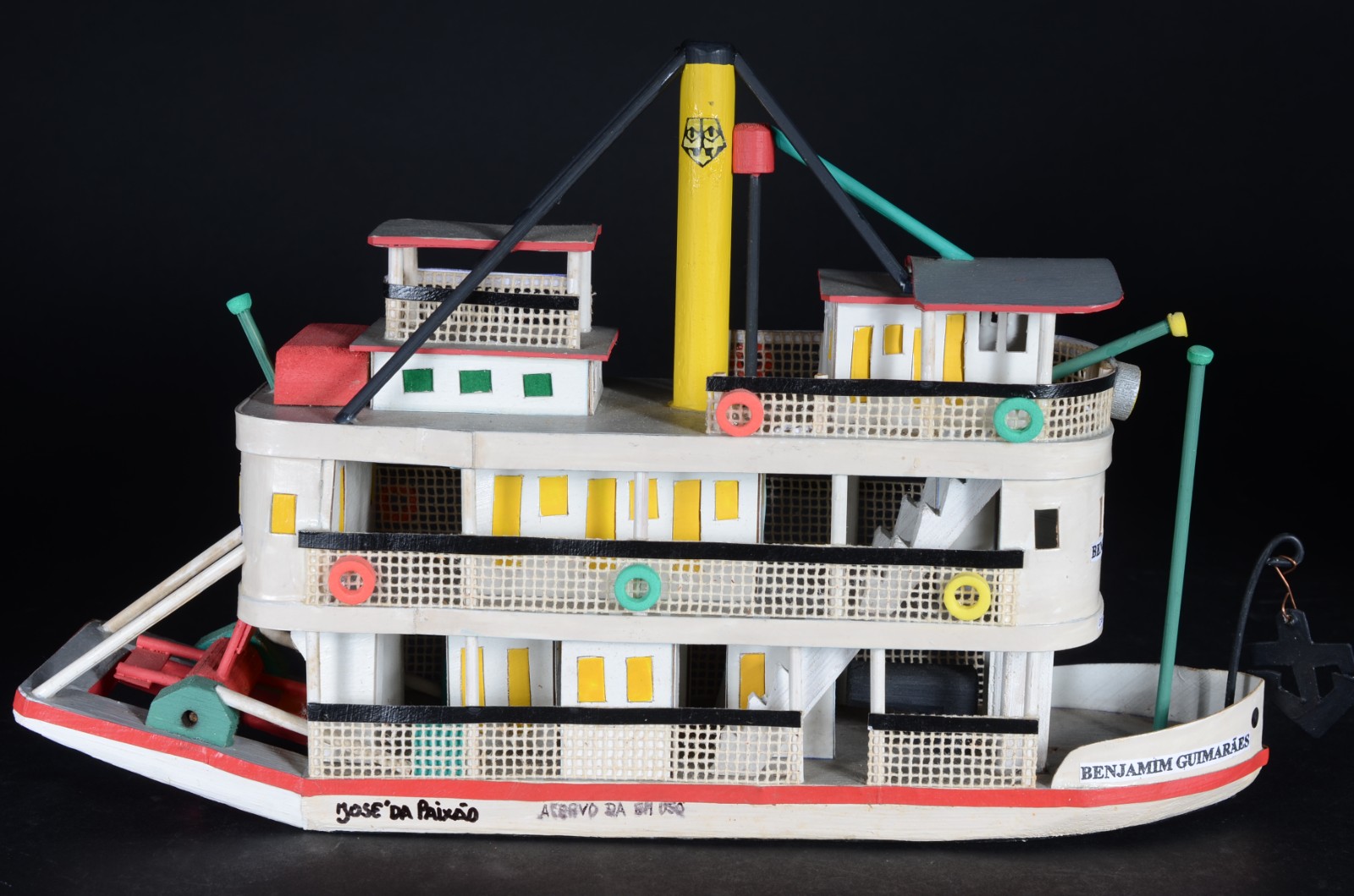 Replica em madeira do barco Benjamin Guimarães - Patrimônio de... - foto 9 de 11