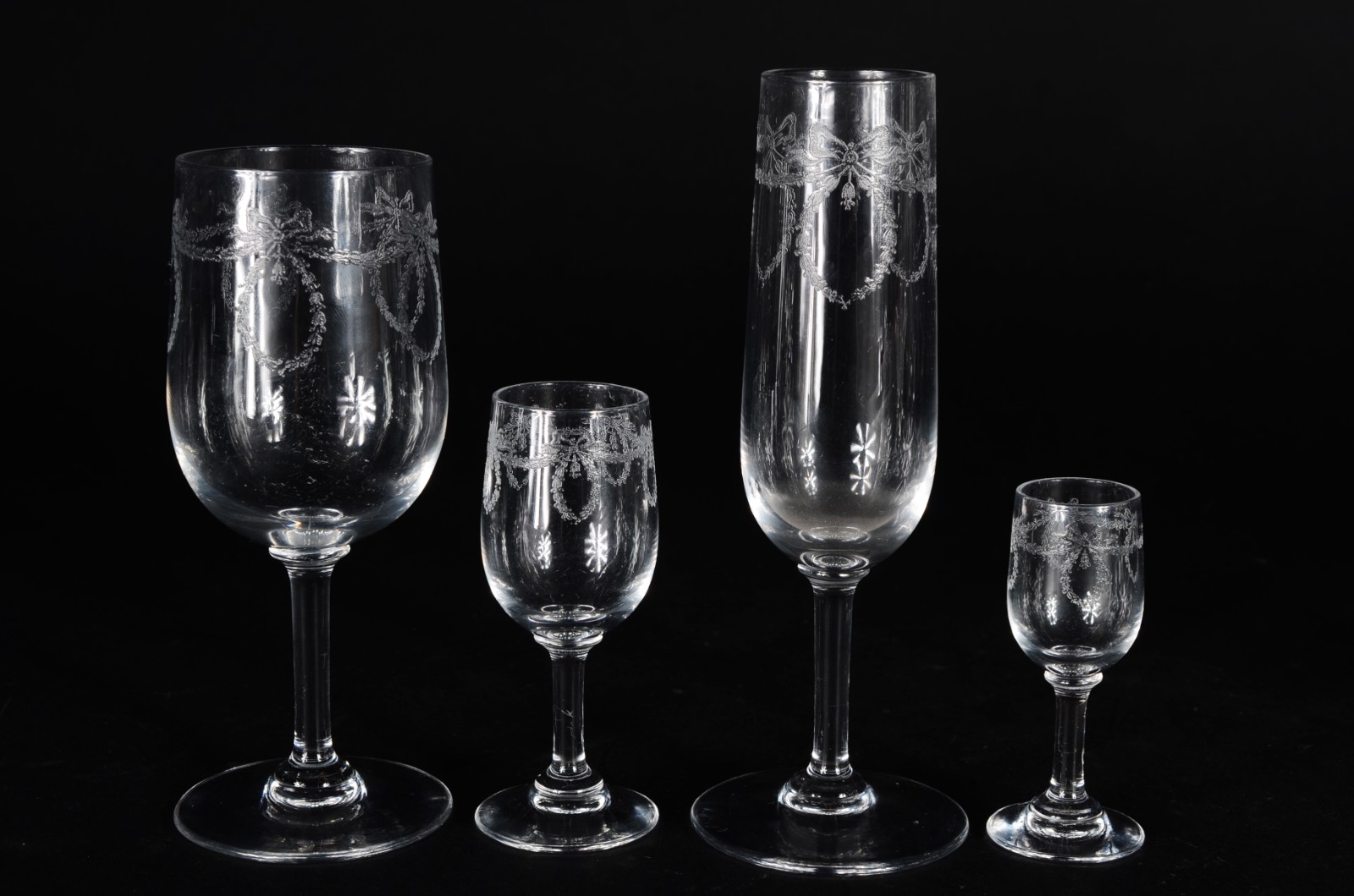 Diversos copos de cristal lavrado, composto de: 7 flutes para... - foto 2 de 4