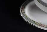 Bavaria (1747),  - Aparelho de jantar, chá e café de porcelana Bavaria, composto de: 19 pratos rasos, 10 pratos fundos, 11 pratos de sobremesa, 9 pratos para pão, 9 bowl
