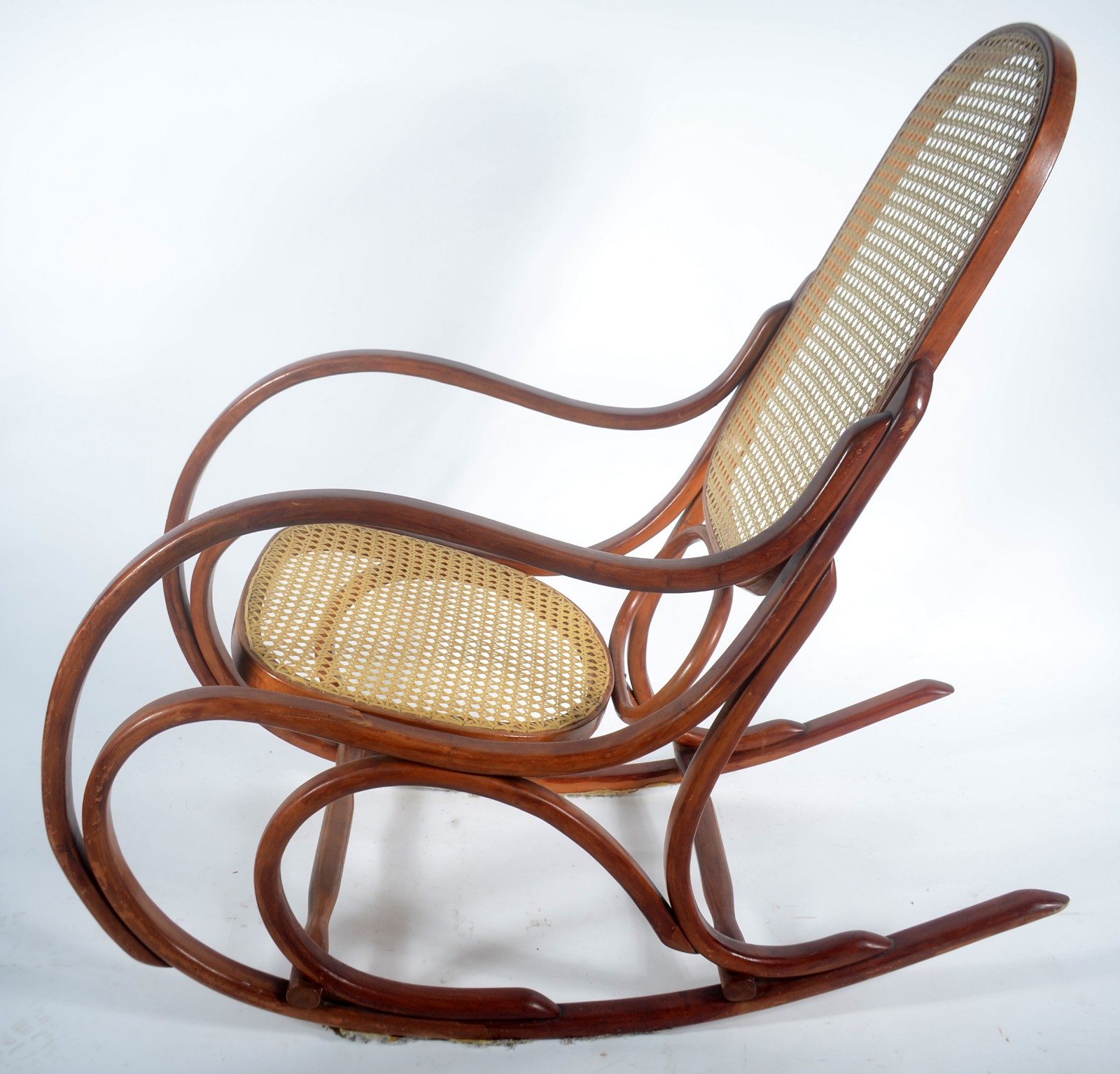 Cadeira de balanço de madeira nobre, estilo austríaco Thonet... - foto 3 de 5