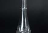 Serviço de cristal lapidado, composto de: 9 taç... - Serviço de cristal lapidado, composto de: 9 taças para vinho tinto, 10 taças para vinho branco, 8 taças para champagne (três com bicados), 7 taç...