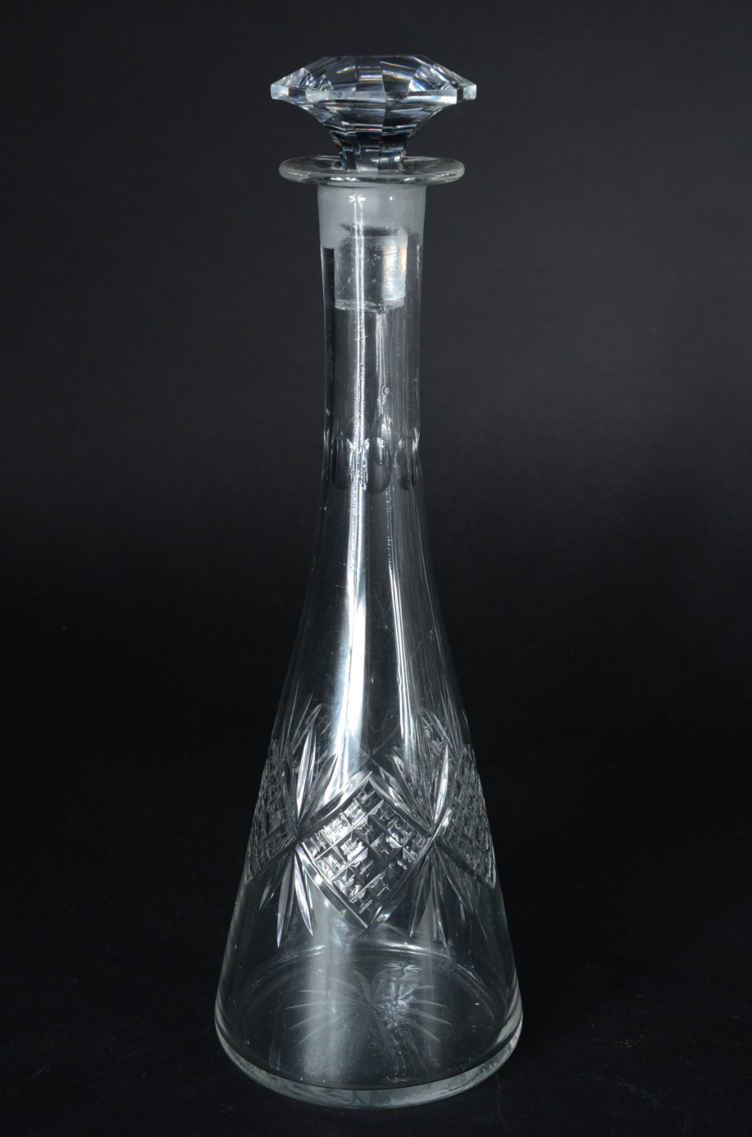 Serviço de cristal lapidado, composto de: 9 taças para vinho tinto... - foto 3 de 10
