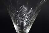 Serviço de cristal lapidado, composto de: 9 taç... - Serviço de cristal lapidado, composto de: 9 taças para vinho tinto, 10 taças para vinho branco, 8 taças para champagne (três com bicados), 7 taç...