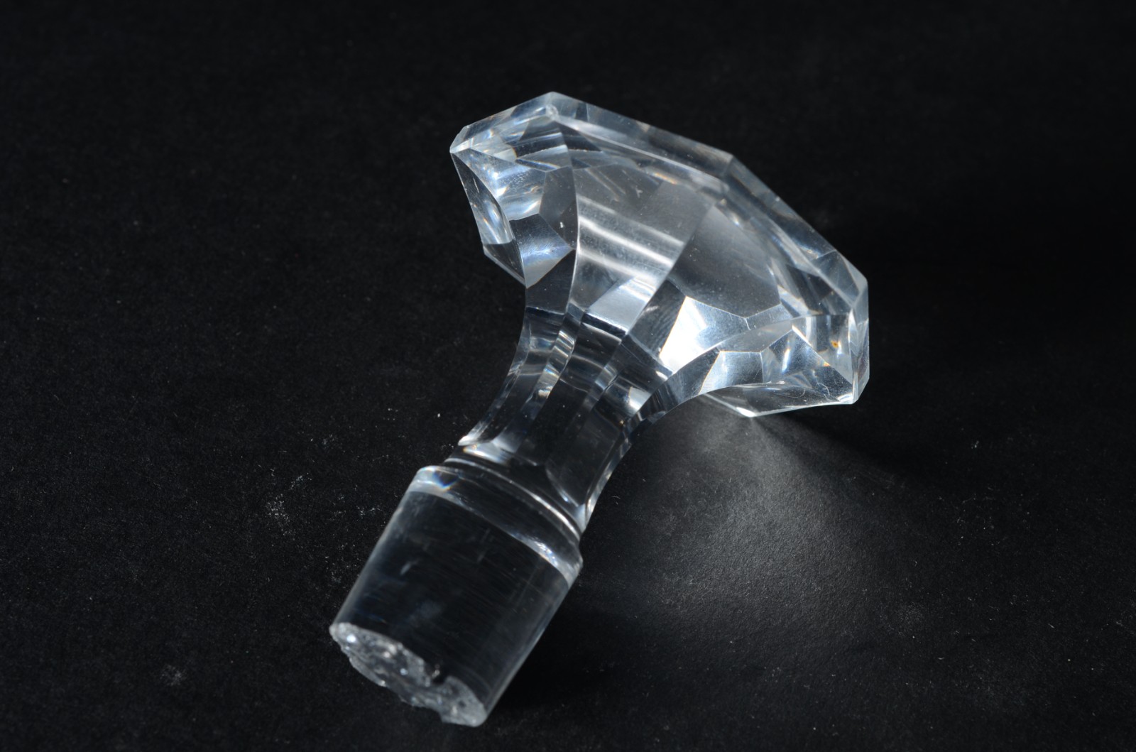 Serviço de cristal lapidado, composto de: 9 taças para vinho tinto... - foto 9 de 10