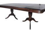 Mesa de jantar de jacarandá, tampo retangular c... - Mesa de jantar de jacarandá, tampo retangular com quinas arredondadas, bases em duplo balaústre terminando em tres pernas recurvas cada . Acompa...