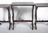 Mesa "ninho" de madeira nobre com 3 peças. Pequ... - Mesa "ninho" de madeira nobre com 3 peças. Pequenos desgastes.