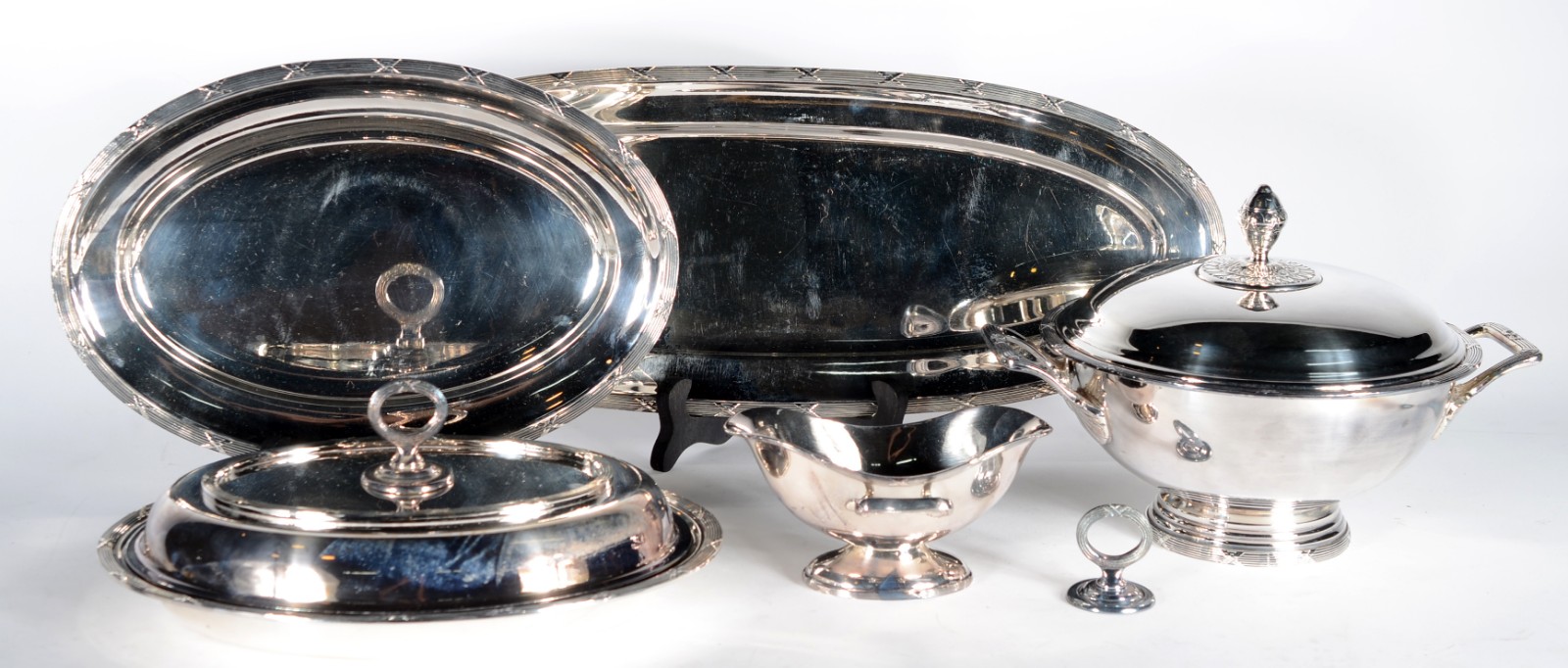 Baixela de jantar de metal prateado modelo "croisé", composto de... - foto 1 de 6