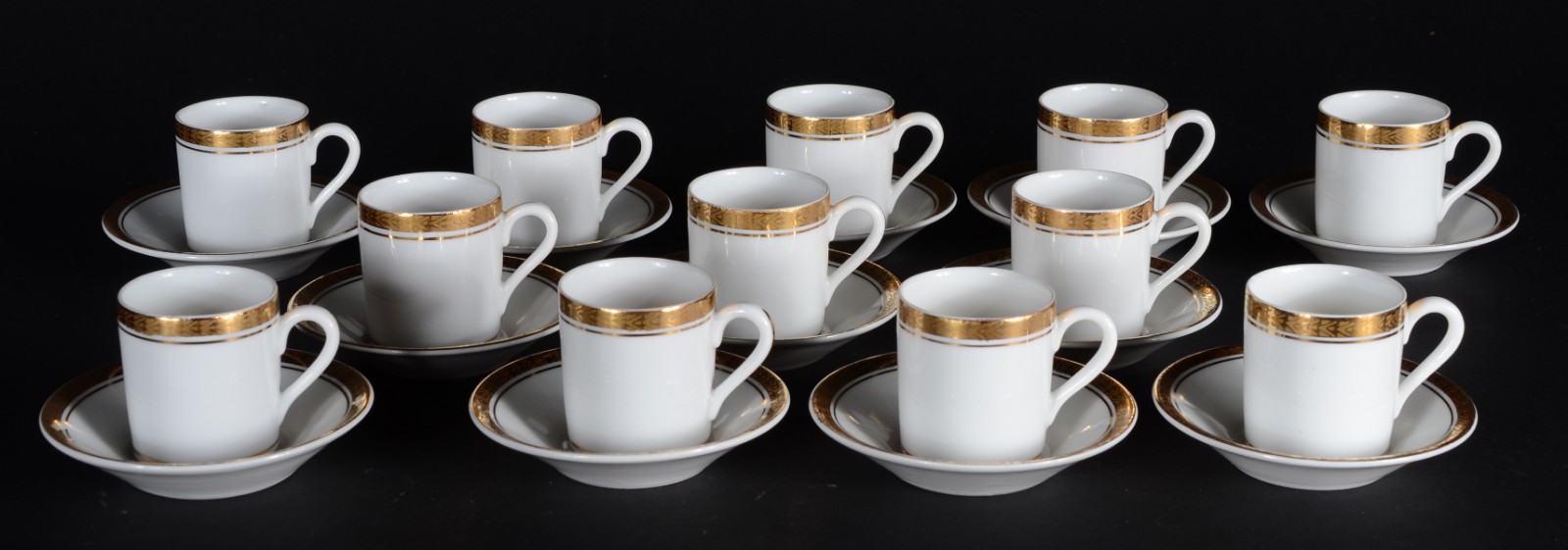 Conjunto com 12 xícaras de café com pires de porcelana Brennand... - foto 1 de 5