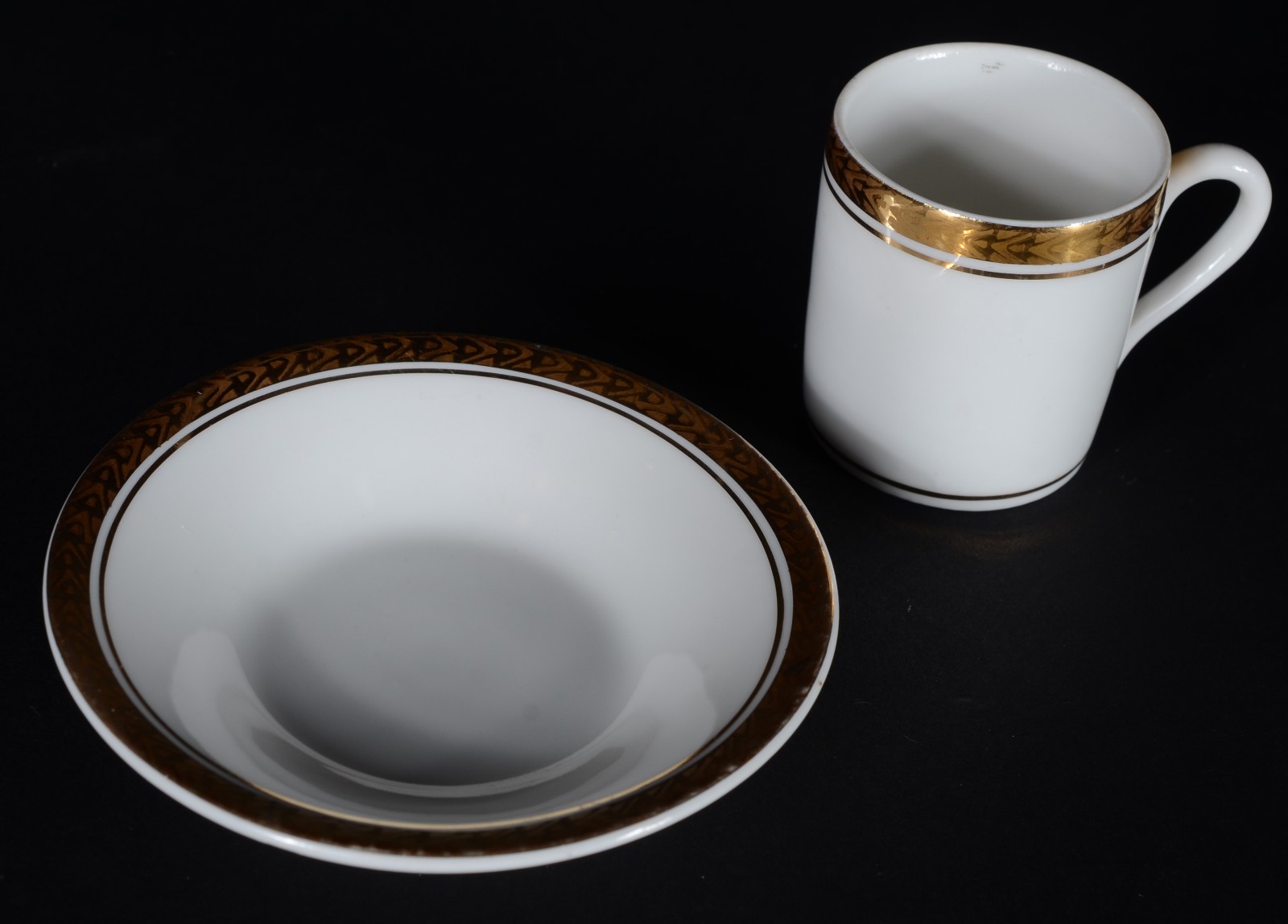 Conjunto com 12 xícaras de café com pires de porcelana Brennand... - foto 3 de 5