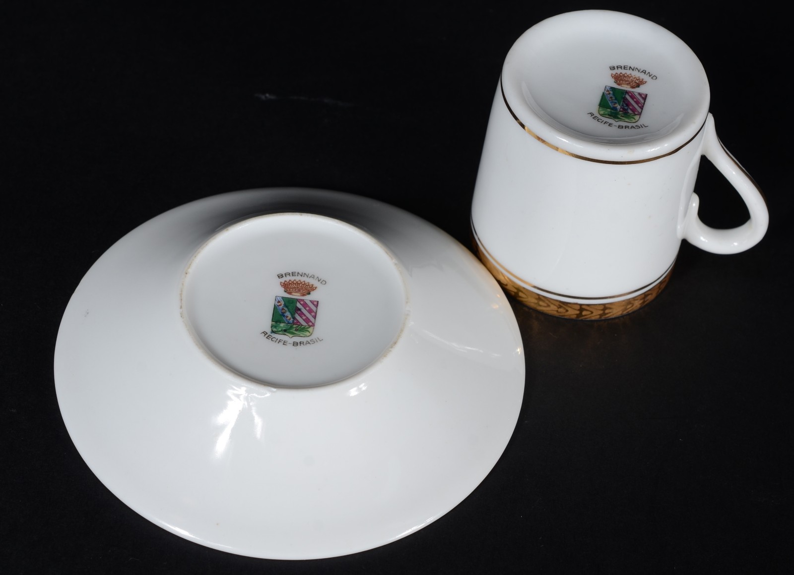 Conjunto com 12 xícaras de café com pires de porcelana Brennand... - foto 4 de 5