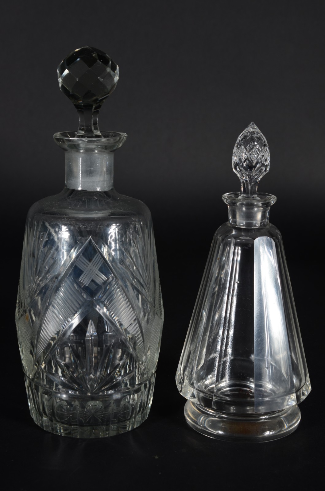 Duas garrafas de cristal lapidada. - foto 1 de 9