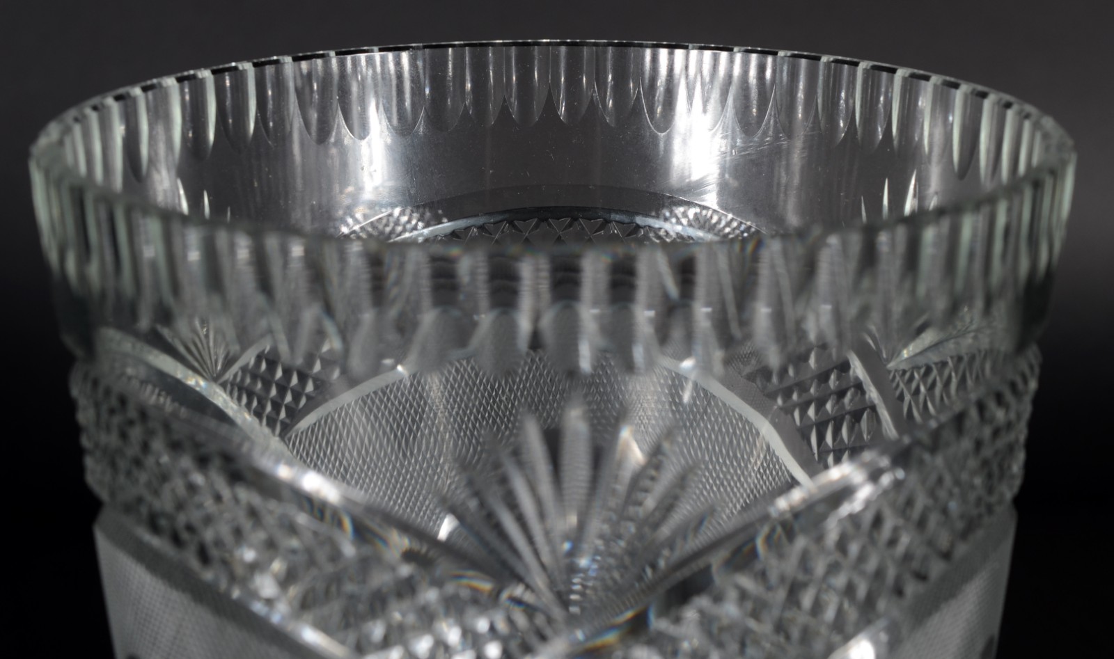 Vaso de cristal tcheco lapidado. - foto 2 de 5
