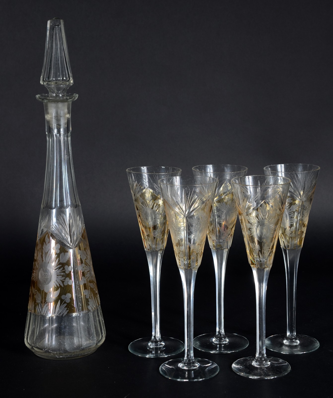 Conjunto de garrafa e 5 cálices de cristal europeu facetado, doublé... - foto 1 de 9
