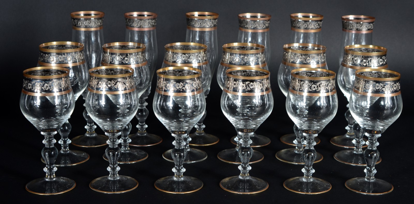 Serviço de cristal, composto de: 6 flutes para champagne, 6 taças... - foto 1 de 4