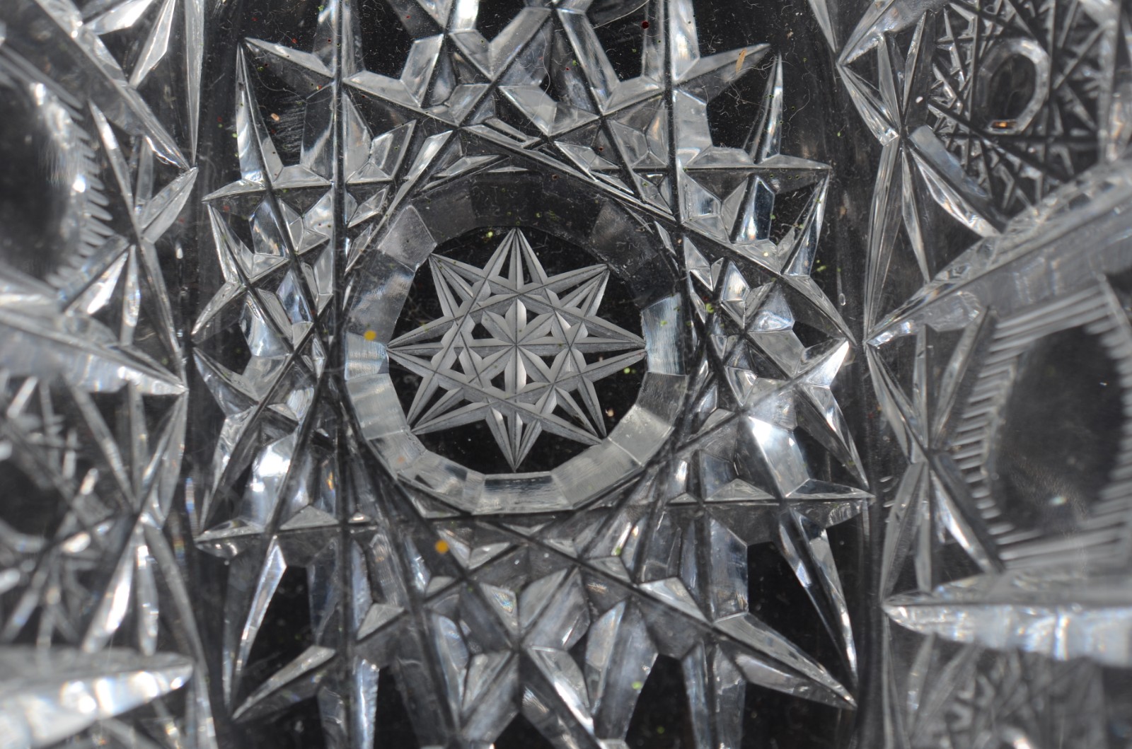 Cesta de cristal tcheco lapidado. - foto 4 de 7