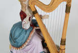 Estatueta de porcelana , moça com harpa  - Estatueta de porcelana , moça com harpa 
