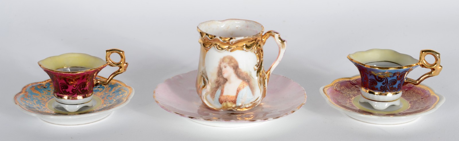 Conjunto com 9 xícaras de café com pires, porcelanas e modelos de... - foto 4 de 9