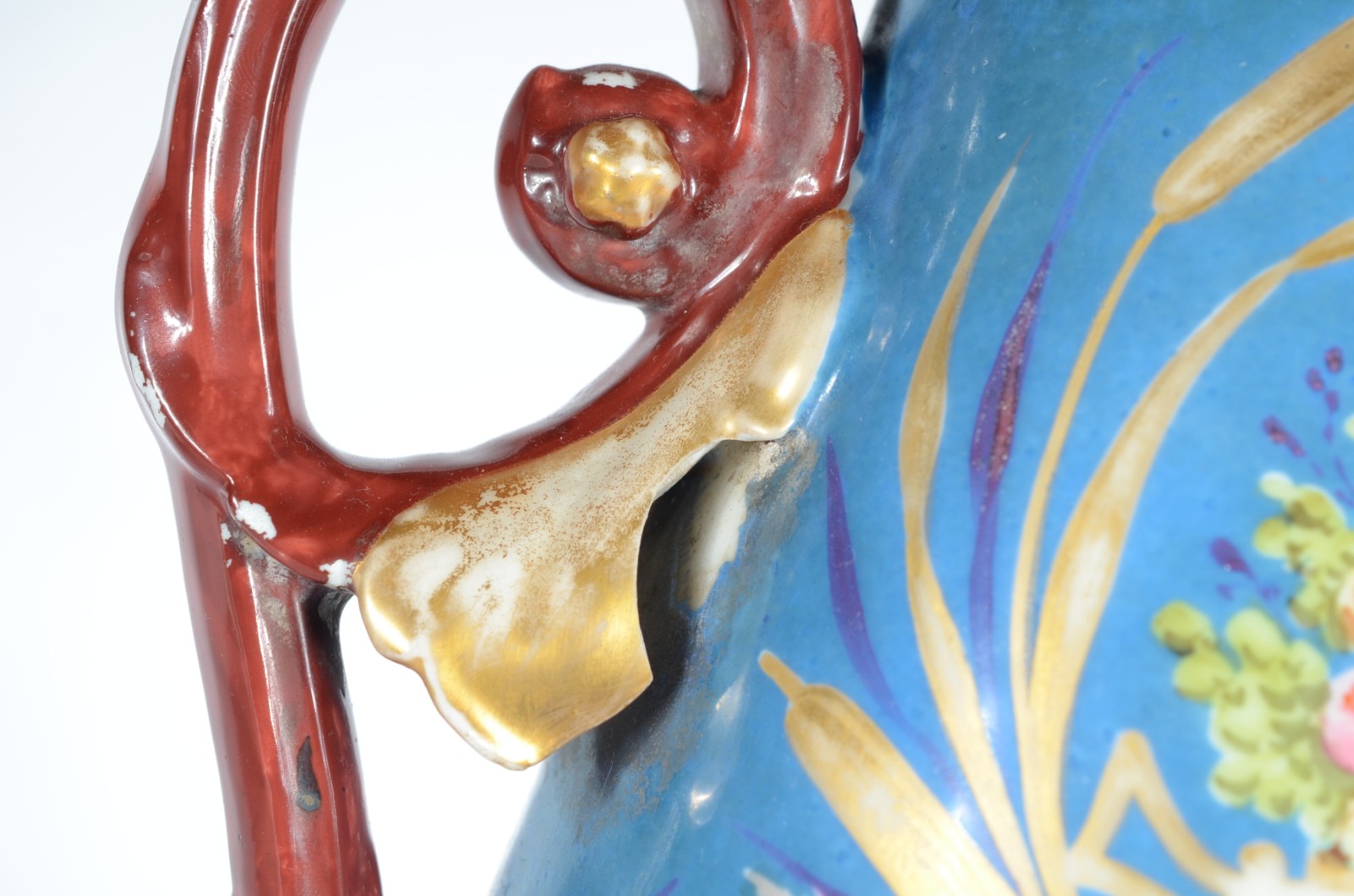 Vaso de porcelana francesa Velho Paris, decorado com flores em... - foto 4 de 9