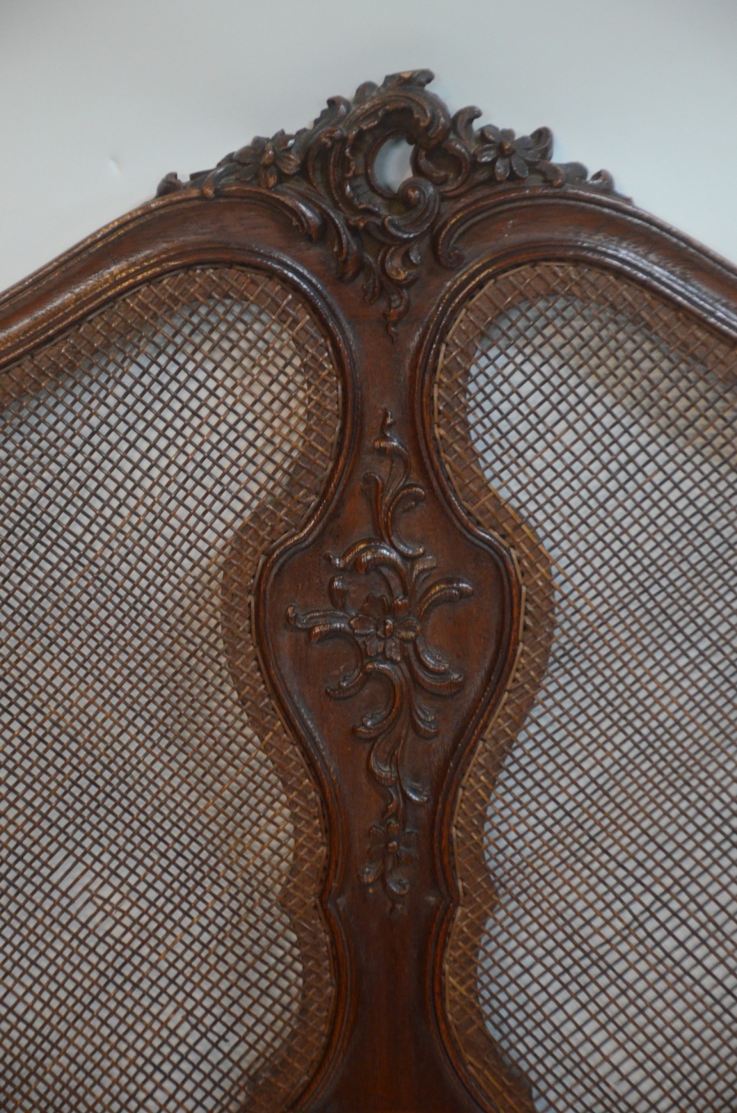 Conjunto de cama de solteiro com detalhes de palhinha na cabeceira e... - foto 4 de 11