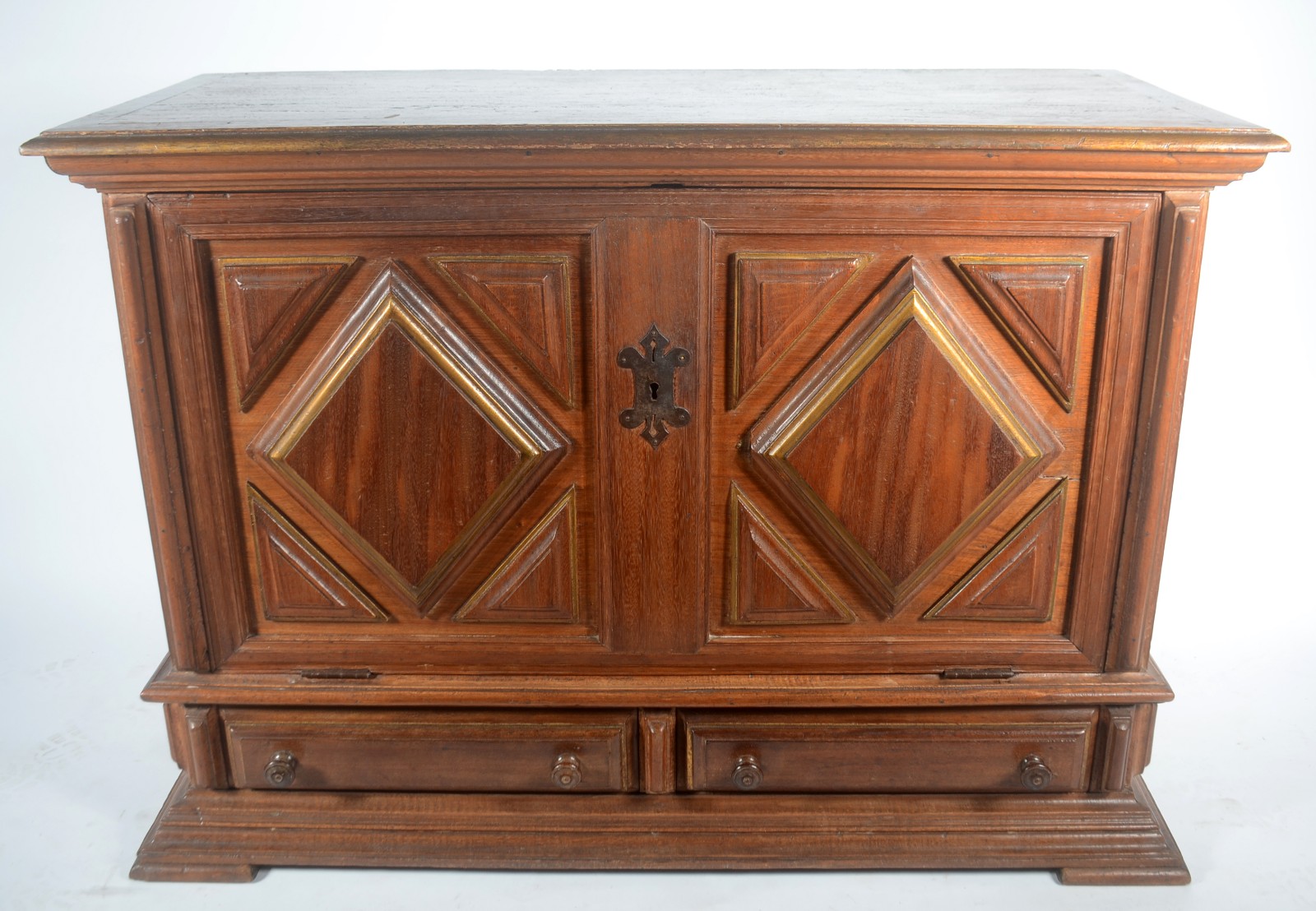 Móvel arca de madeira nobre com 2 portas e 2 gavetas com detalhes de... - foto 1 de 7