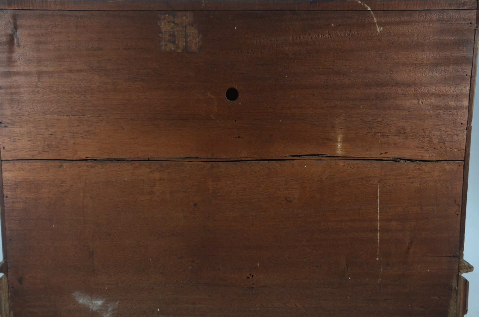 Móvel arca de madeira nobre com 2 portas e 2 gavetas com detalhes de... - foto 7 de 7