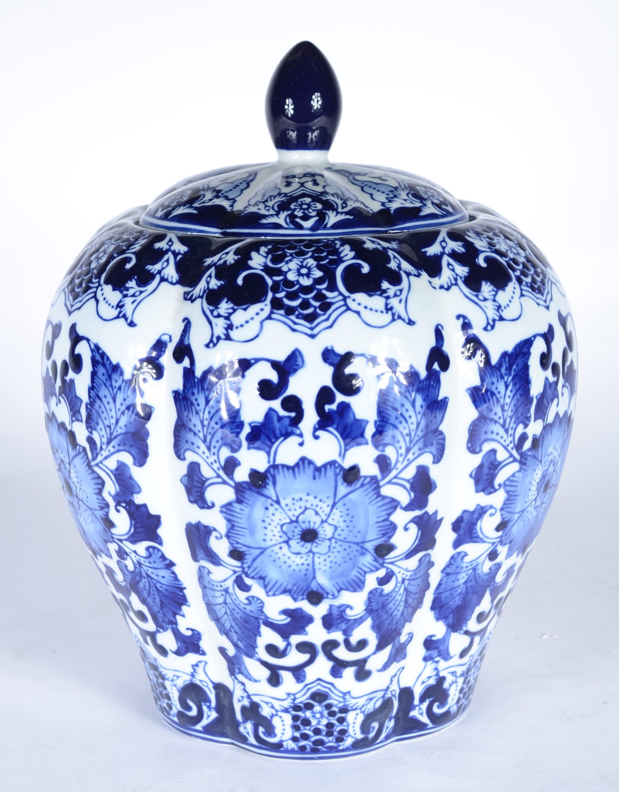 Potiche de porcelana feitio gomado decorado com folhagens em tons de... - foto 1 de 5
