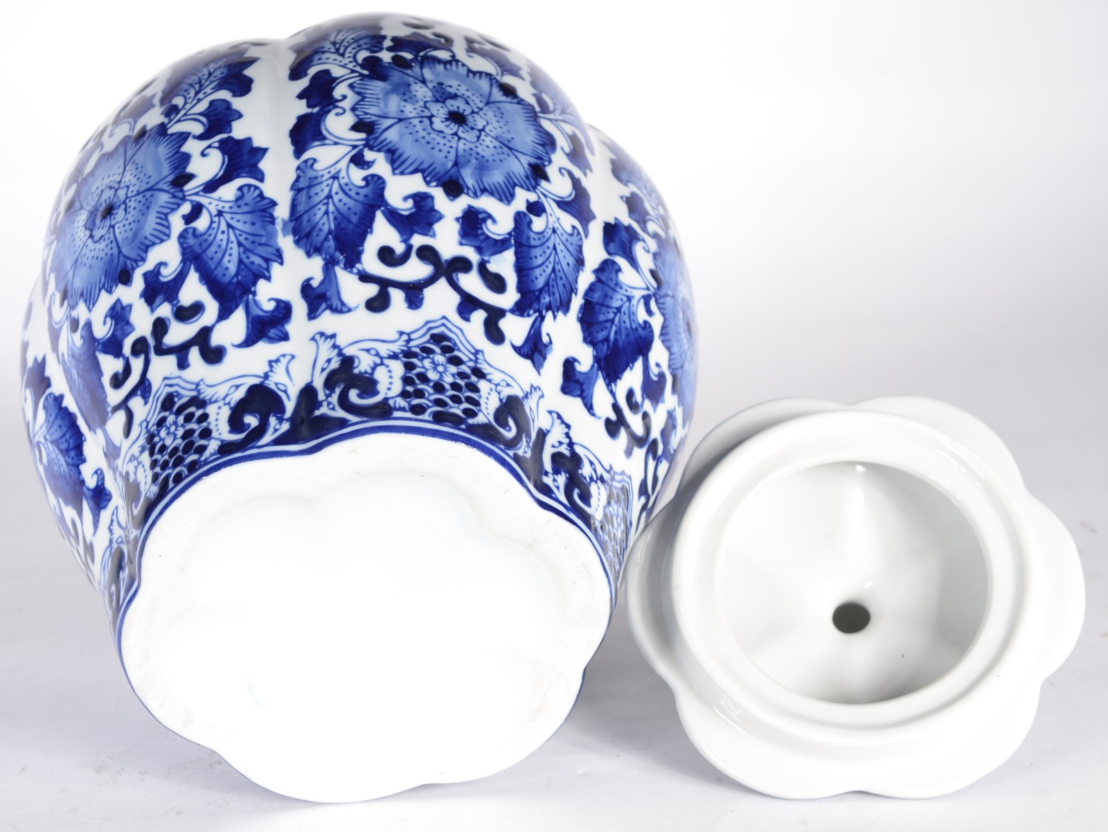Potiche de porcelana feitio gomado decorado com folhagens em tons de... - foto 5 de 5