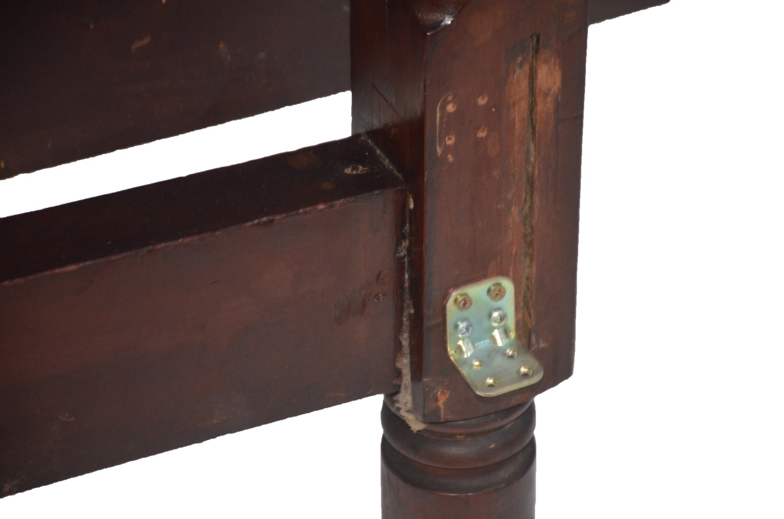 Cama de casal de madeira nobre, cabeceira e peseira com colunas... - foto 7 de 11