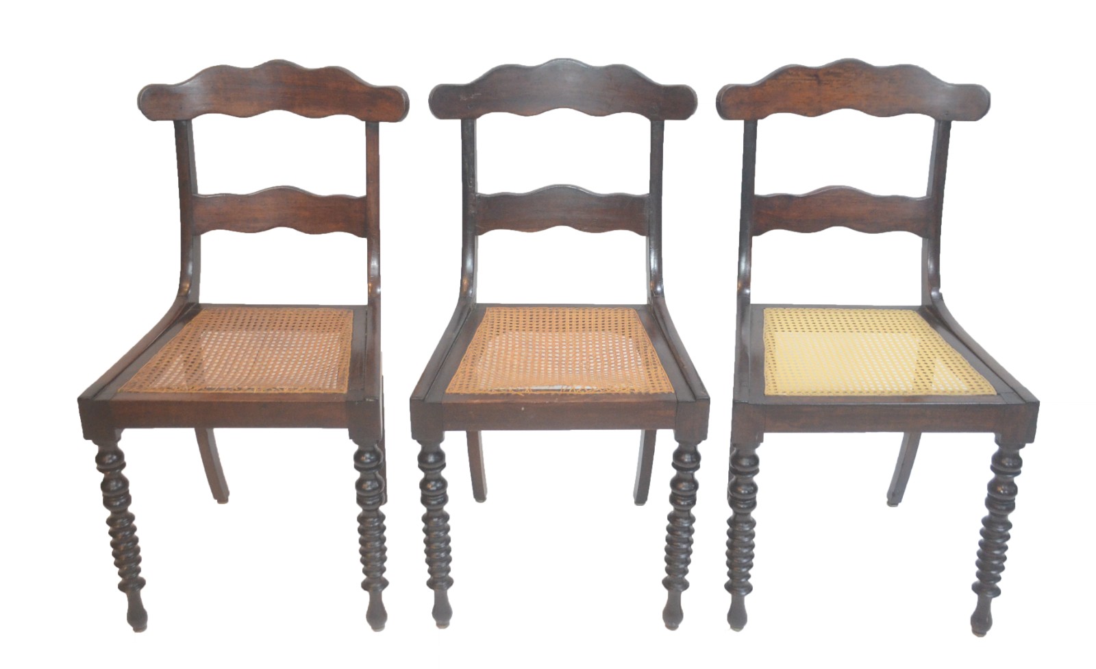 Conjunto com 3 cadeiras singelas de jacarandá, encostos divididos por... - foto 1 de 8