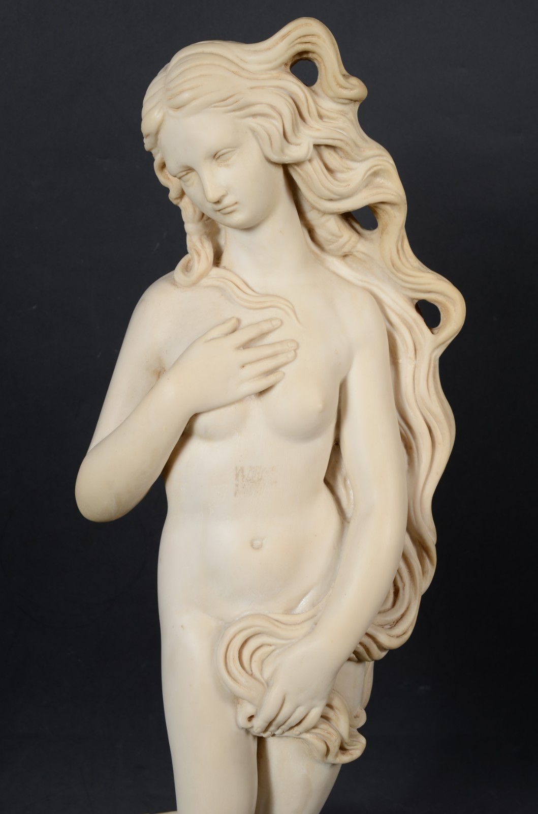 Escultura de resina representando "Vênus". - foto 3 de 7