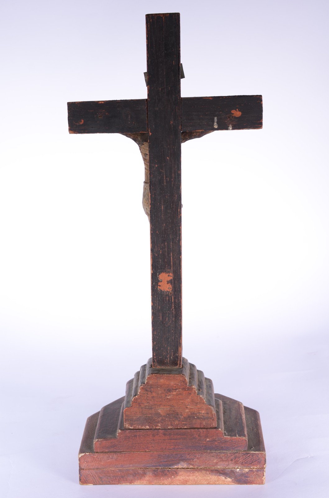Antigo crucifixo de madeira com figura de Cristo entalhada e... - foto 4 de 5