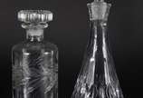 Duas garrafas de cristal lapidado. - Duas garrafas de cristal lapidado.